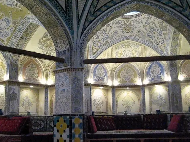 Çinili kubbesiyle hamam içi — Kumkapı, Masaj Salonun